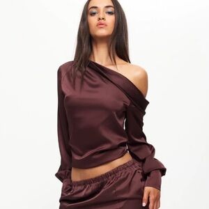 Lioness Daydream Off Shoulder Top- Garnet